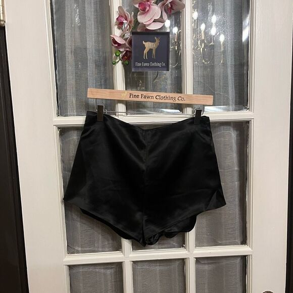 Fashion Nova Pants - NWOT Fashion Nova Lux Satin Shorts